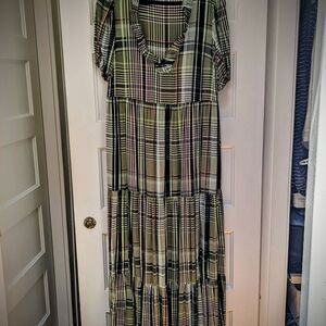 Crown & Ivy Green Puff Sleeve Maxi Dress